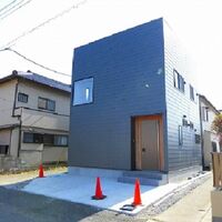 一軒家の住宅にお詳しい方へお伺いをいたします 一般的な斜めの屋根がある二階建て 教えて 住まいの先生 Yahoo 不動産