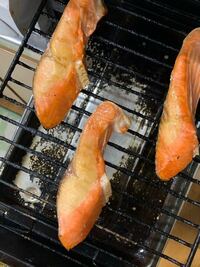 スーパーで鮭の切り身を買ったのですが 焼く前に洗ったりしたほうがいいですか Yahoo 知恵袋