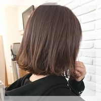 美容師さんに質問です 美容院でレザーカットで切られ広がった毛 Yahoo 知恵袋