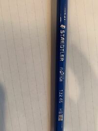 センター試験の鉛筆は無地が望ましいが多少のメーカー名の英語などは許され Yahoo 知恵袋