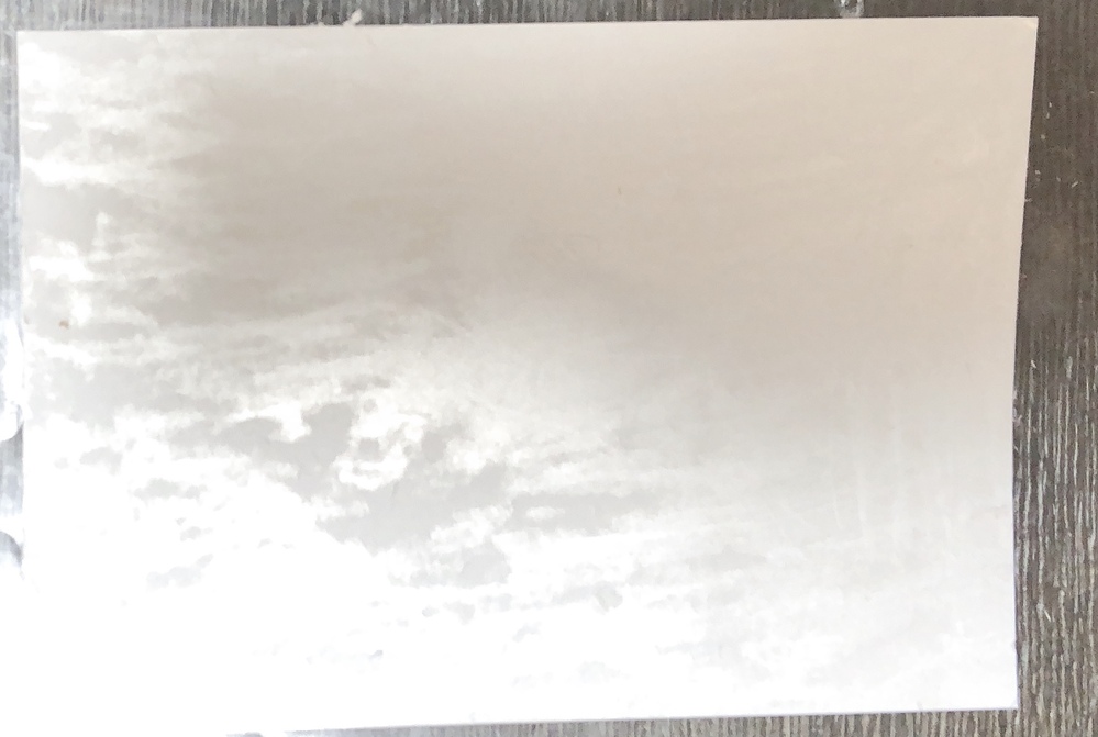 透明トレカを作ったところ - 乾くと白くなりムラができてしまいました 