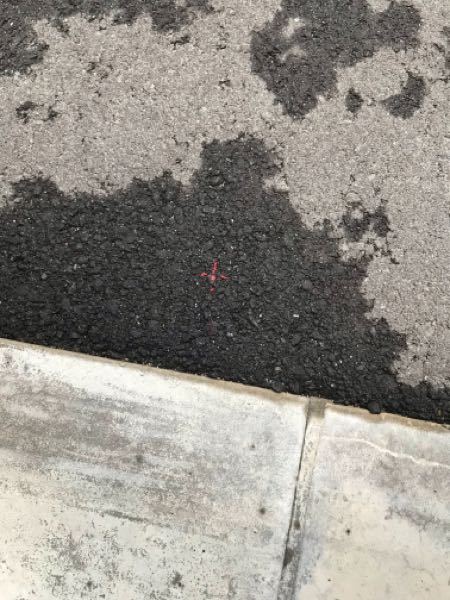 家の前の道路にこんなマークが付いていました。 - 教えて！ 住まいの 