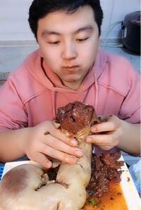 この人が食べている食べ物って何でしょうか 中国のasmrです Yahoo 知恵袋