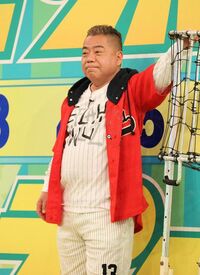 本日放映のvs嵐に出演されていた出川哲郎さんが着ている服のブランドと購 Yahoo 知恵袋