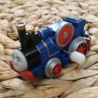 トーマスのキャラクターの名前を教えてください 添付画像の黄色い Yahoo 知恵袋