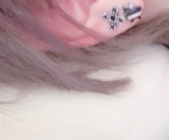 莉犬くんが付けているピアスのブランドって分かりますか？また