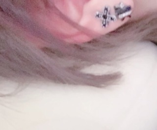 莉犬くんが付けているピアスのブランドって分かりますか また Yahoo 知恵袋