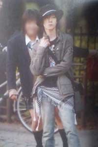 最近流出した裕翔のプラ写です 背後の女は中島まれですよね っていうか彼 Yahoo 知恵袋