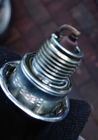2ストバイクのプラグ焼けの キツネ色 って ネットで調べると目安に Yahoo 知恵袋