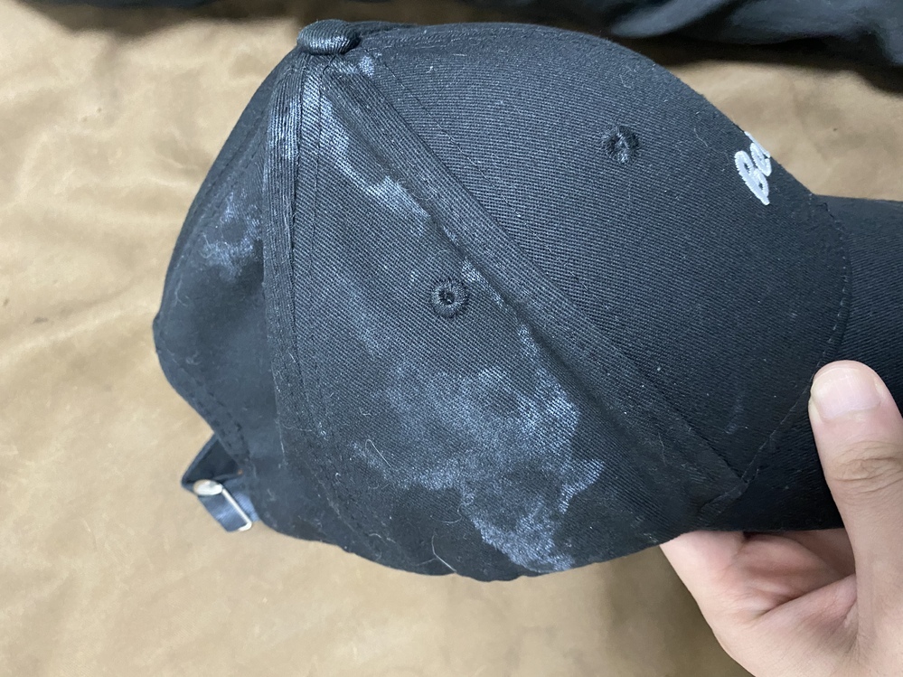 黒い帽子の洗い方について聞きたいです。こんな汚れがついて