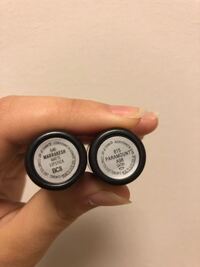 Macの口紅を2本メルカリで買いました 両方ラベルが違 Yahoo 知恵袋