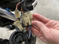 車のコネクターのことなんですが なかなか上手に外せません 止めてあ Yahoo 知恵袋