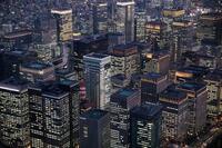 東京駅前の丸の内や大手町の高層ビル群が見渡せるビル屋上や道路はないでし Yahoo 知恵袋