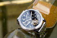 すみません。WALDHOFF(ウォルドフ？)という腕時計のメーカー？について教えて下さい。それとこのWALDHOFFの腕時計は
どこで購入できますか？ 