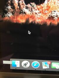 MacBook Air2020で、画面左下に謎の文字が出てきて消し方がまったくわかりません。 パソコンに詳しい方お願いします