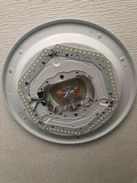 この照明の外し方を教えて頂きたいです カバーまで外せたのですがここから Yahoo 知恵袋