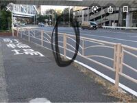 神奈川県の国道のガードレールの柱一本と周りのポールを二枚ほど曲げてしま Yahoo 知恵袋