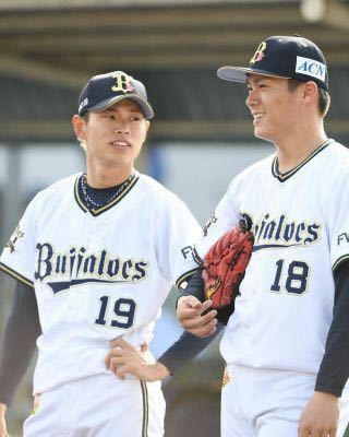 オリックスの山岡泰輔のユニフォームがだらしない！ - 試合中