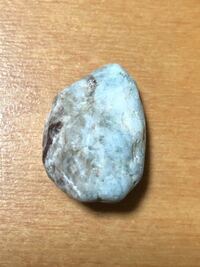 画像の青い石の鉱物の名前が分かる方 教えて下さい 新潟県の糸魚川 Yahoo 知恵袋