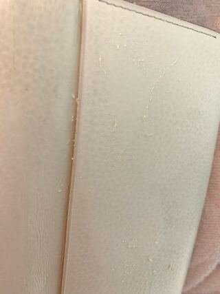 革財布が白で汚れが目立っていたので除光液 ネイル落としリムー Yahoo 知恵袋