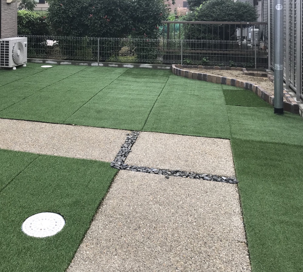 人工芝について。施工を業者にお願いしましたが、仕上がりに納得 