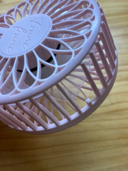 ピンク ハンディファン　破損有り Francfrancのハンディファンの外枠が画像のように割れてしまいま