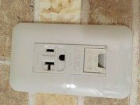エアコン用コンセントに電球を 電気素人です 部屋の壁にあるエアコン用コ Yahoo 知恵袋