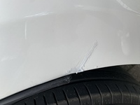 車をこすりました バックの際に擦ってしまいすり傷がつきました オートバ Yahoo 知恵袋