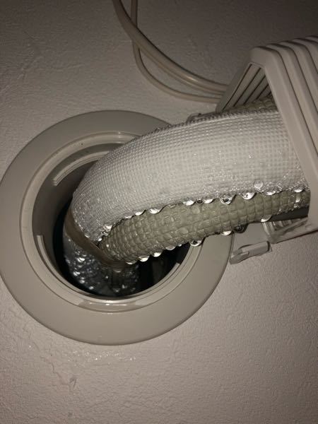 エアコン配管の結露についてです。 - 数ヶ月前に新品で購入し 