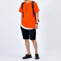 オレンジのtシャツに合うコーディネートを教えてください どんなものを着たらいい Yahoo 知恵袋