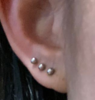 この耳の大きさで顔に1番近いピアスホール拡張する事は可能で Yahoo 知恵袋