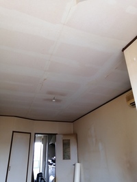 クロスの張る方向について質問です 天井のクロスを張り替えるの Yahoo 知恵袋