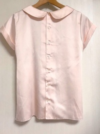 女性に質問です画像のような後ろにボタンが何個もあるブラウスな Yahoo 知恵袋