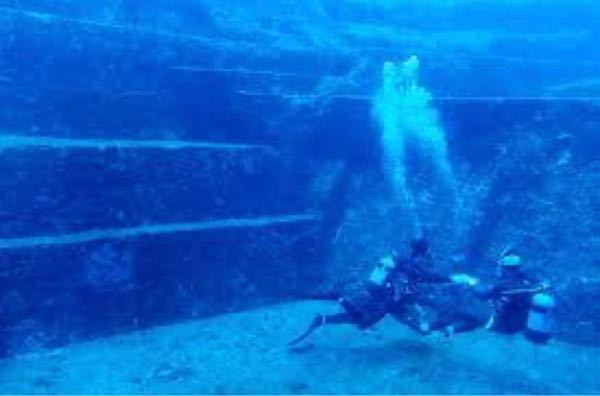 与那国島海底遺跡はどう見ても人工物ですよね 自然に侵食さ Yahoo 知恵袋