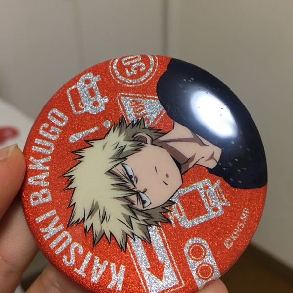 アニメイトで缶バッチを購入しましたが、表面が傷だらけでした…帰宅 