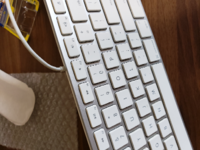 iMac2009のキーボードは有線ですが、無線で使うこともできるのでし 