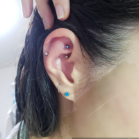 軟骨ピアス ヘリックスをあけました この位置どう思いますか Yahoo 知恵袋