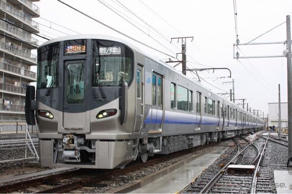 関西圏の新快速の先頭車輌の側面にある細長い突起物は何なのですか