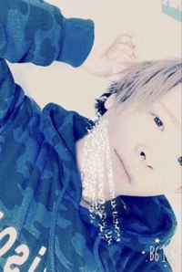 この人ってころんくんなんですか 違う感じがします眉の位置が違うし Yahoo 知恵袋