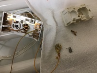 至急蛍光灯を消そうとしたら 恐らく劣化で紐が根本から切れましたカバーを外 Yahoo 知恵袋