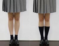 大学受験の面接時の服装について。 大学受験で面接があるのですが、靴下はハイソックスが望ましいのでしょうか。
高校の校則では長さはくるぶしより長いものであれば長さは自由となっています。
履いていくとすると、写真の右と左の長さではどちらの方が印象がいいですか？
普段は左の方を履いています。