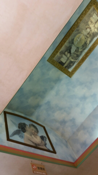 この写真の上の天使が本を持っている絵画のタイトルを教えて欲し Yahoo 知恵袋