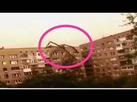 未確認生物の映像などがまとめている動画で、見ることのできる、巨大な四本足の蜘蛛がビルを登る動画の元動画はどこで見れるのでしょうか？ 