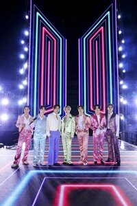 先日行われたBTSのAMAs2020のパフォーマンスですが、ダイナマイ