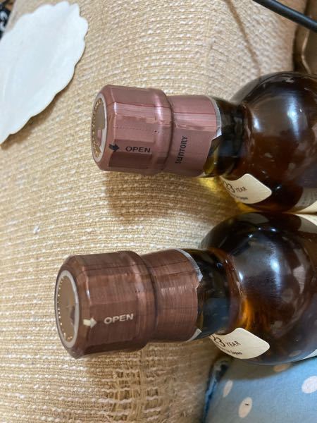 サントリーの山崎180mlですがこれはどちらかが偽物ですか