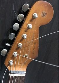 ジャンク　ストラトキャスター　メーカー不明　fenderではない フェンダーのロゴがないストラトキャスターってあったんですか