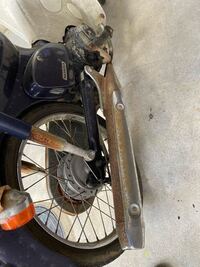 スーパーカブのc50d008年式デラックスfi車 のマフラー交 Yahoo 知恵袋