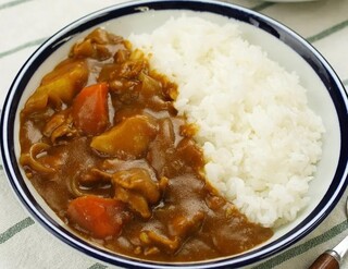 カレーライスを食べるとき ライスはどちら側にしますか 右利き Yahoo 知恵袋