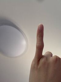 小指の第二関節が曲がってます 痛くもないです どうして曲がってる Yahoo 知恵袋