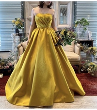 このドレスに合うブーケは何色だと思いますか 写真ではグリーン多 Yahoo 知恵袋